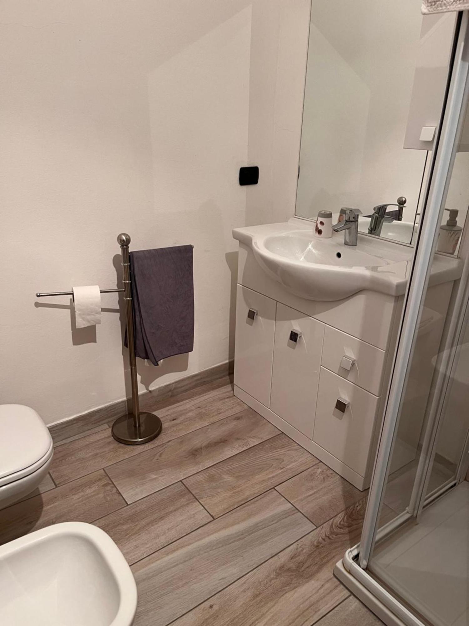 Il Cortile Como Single & Double Room In Apartment No Hotel Εξωτερικό φωτογραφία